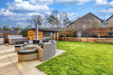 3 Chieftain Road, Longcross, Chertsey, KT16 0BG