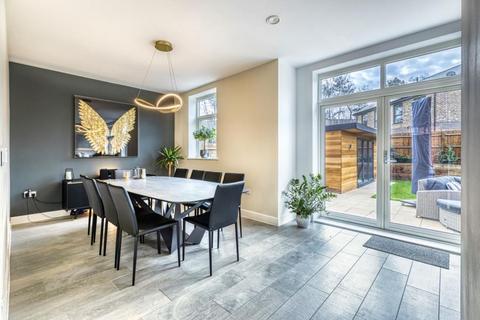 3 Chieftain Road, Longcross, Chertsey, KT16 0BG