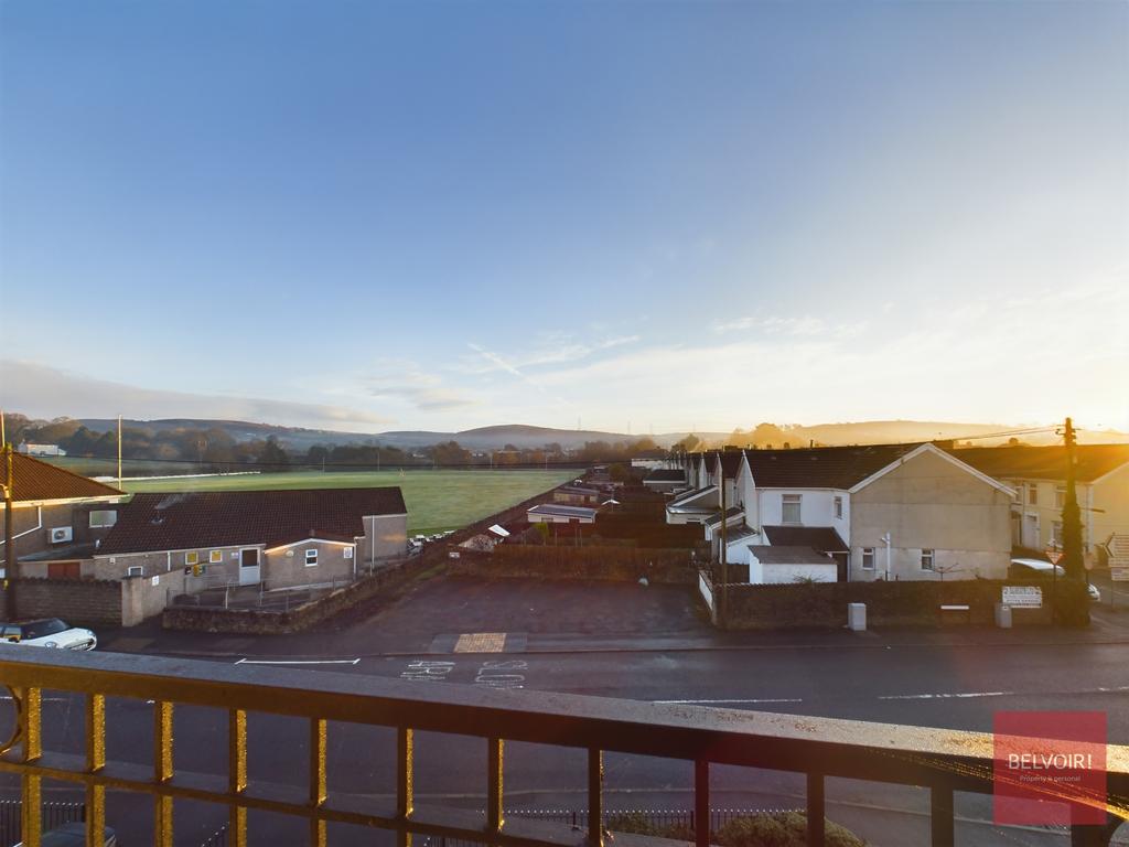 Clayton Drive, Pontarddulais, Swansea, SA4 2 bed flat to rent £725