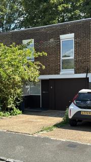 4 bedroom terraced house to rent, Hunters Way Croydon CR0