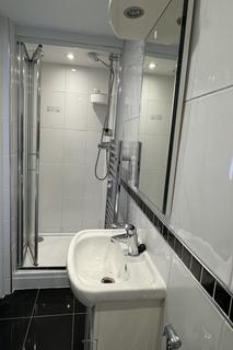 4 bedroom terraced house to rent, Hunters Way Croydon CR0