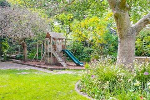 1 bedroom terraced house to rent, Eccleston Square, Pimlico, London, SW1V
