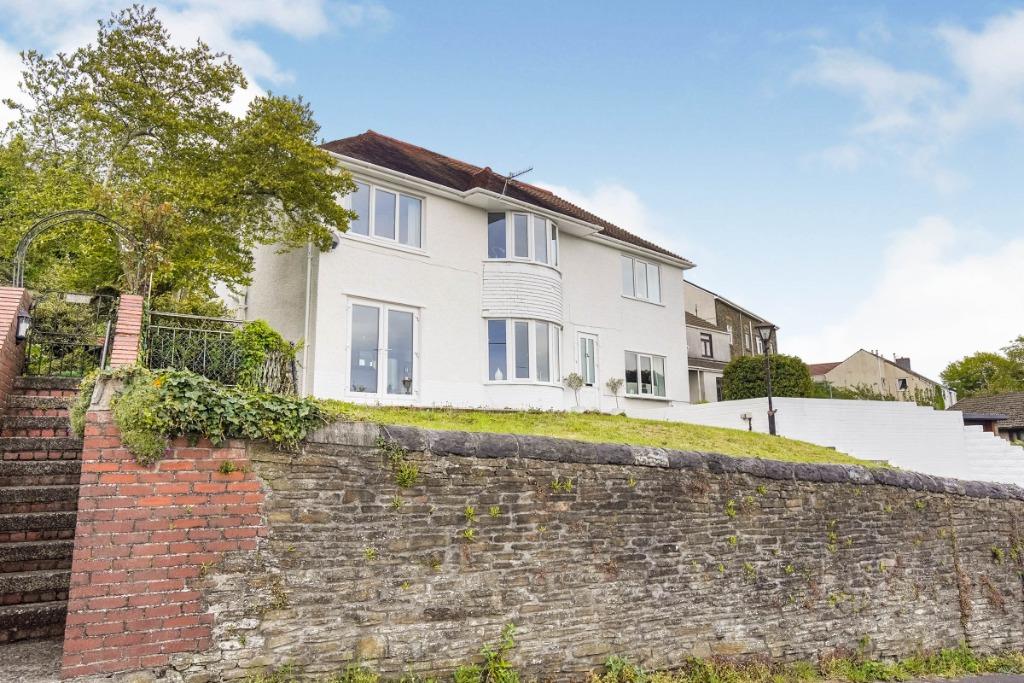 4 The Croft, Neath Abbey, Neath, SA10 4 bed detached house £315,000