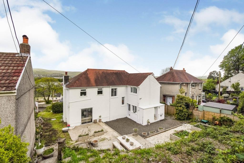 4 The Croft, Neath Abbey, Neath, SA10 4 bed detached house £315,000