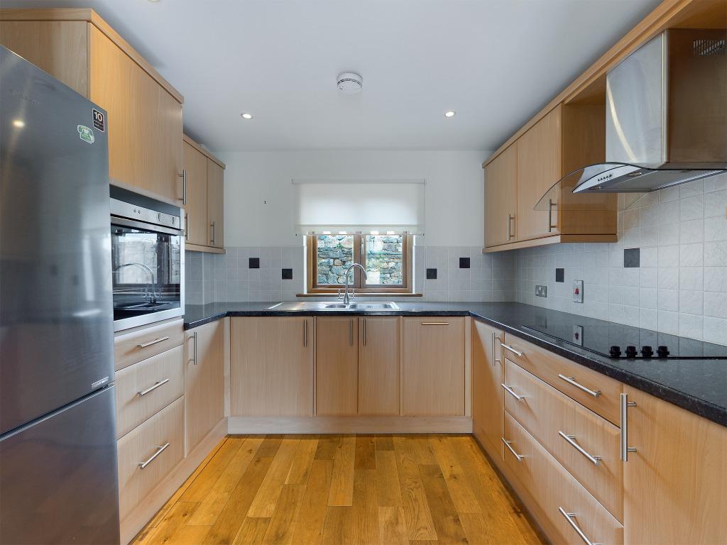 St Annes, Mumbles, Swansea, SA3 2 bed flat £295,000