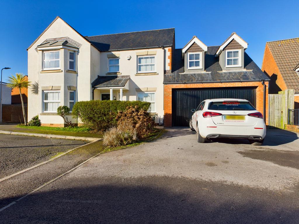 William Gammon Drive, Limeslade, Swansea, SA3 4 bed detached house £