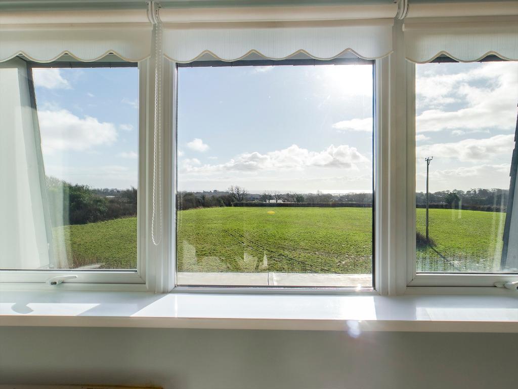 Willow Court, Swansea, SA3 2 bed flat £110,000