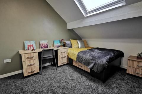 6 bedroom terraced house to rent, Meadow View, Leeds, West Yorkshire, LS6