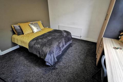 6 bedroom terraced house to rent, Meadow View, Leeds, West Yorkshire, LS6