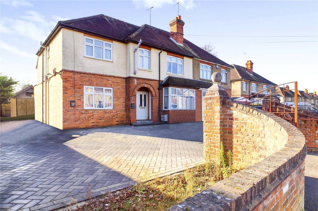 St Michaels Road, Tilehurst, Reading, Berkshire, RG30 2 bed townhouse