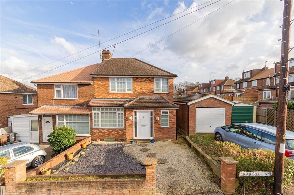 Crabtree Lane, Harpenden 4 bed semidetached house £2,700 pcm (£623 pw)