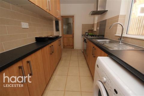 2 bedroom terraced house to rent, Knighton Fields Road East