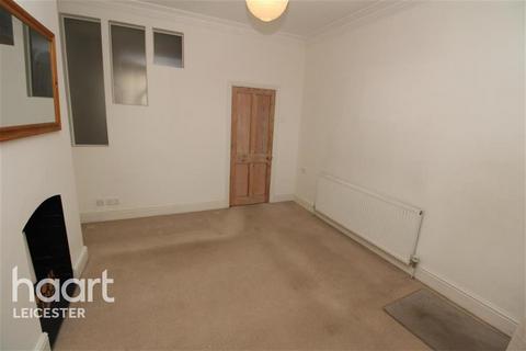 2 bedroom terraced house to rent, Knighton Fields Road East