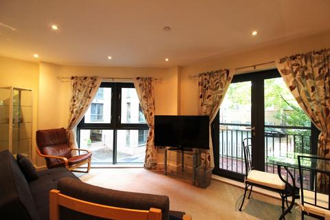 2 bedroom apartment to rent, 14 The Habitat