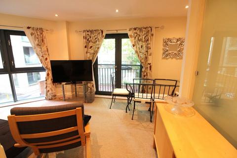 2 bedroom apartment to rent, 14 The Habitat