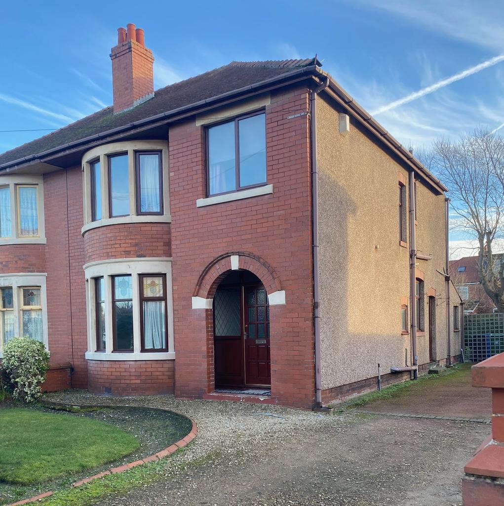 Highbury Road East, Lytham St. Annes... 3 bed semidetached house £