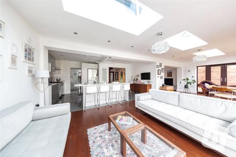 2b Grosvenor Gardens, Upminster, RM14 1DJ