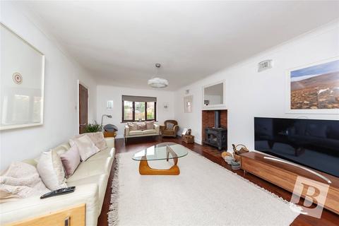 2b Grosvenor Gardens, Upminster, RM14 1DJ