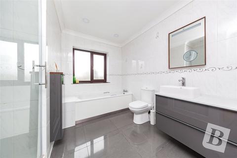 2b Grosvenor Gardens, Upminster, RM14 1DJ