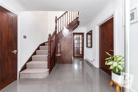 2b Grosvenor Gardens, Upminster, RM14 1DJ