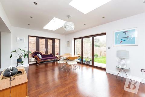 2b Grosvenor Gardens, Upminster, RM14 1DJ
