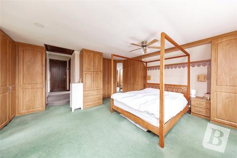2b Grosvenor Gardens, Upminster, RM14 1DJ