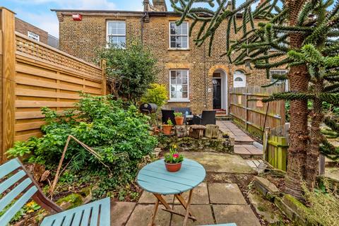 8 Red Lion Place, London, SE18 3RN