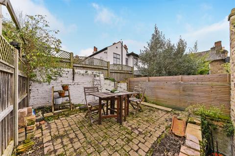 8 Red Lion Place, London, SE18 3RN