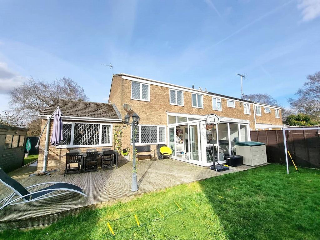 Underwood, Bracknell, Berkshire, RG12 3 bed terraced house £375,000