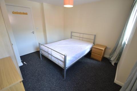 2 bedroom flat to rent, Clayburn Street, Hulme, Manchester. M15 5EA.