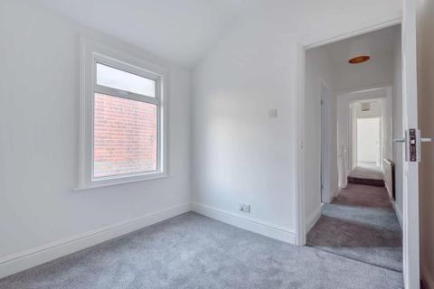 25 Swainstone Road, Reading, RG2 0DX