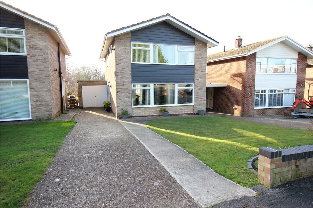 Miller Drive, Fareham, Hampshire, PO16 3 bed detached house £450,000