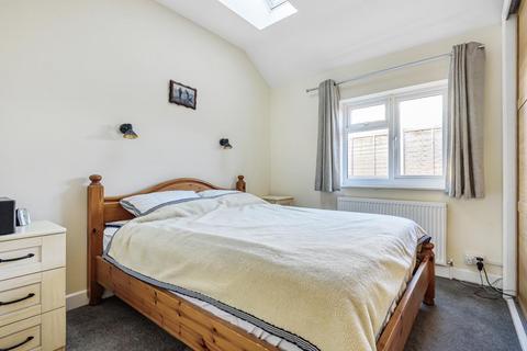 1 bedroom detached bungalow for sale - Windsor,  Berkshire,  SL4