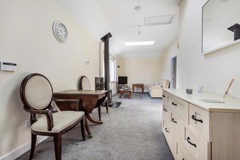 1 bedroom detached bungalow for sale - Windsor,  Berkshire,  SL4