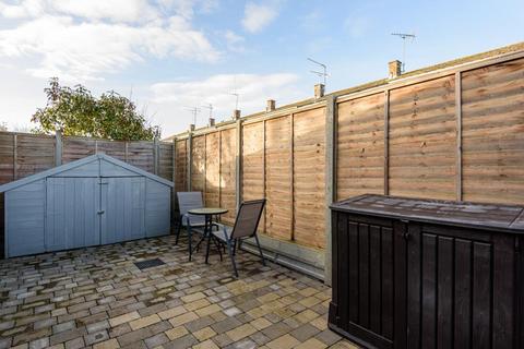 1 bedroom detached bungalow for sale - Windsor,  Berkshire,  SL4