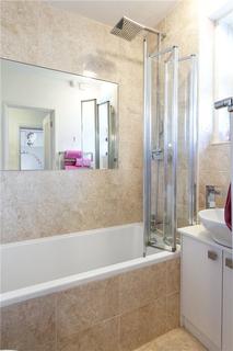 137 Papworth Gardens, London, N7 8QP