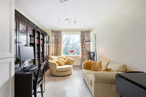 137 Papworth Gardens, London, N7 8QP