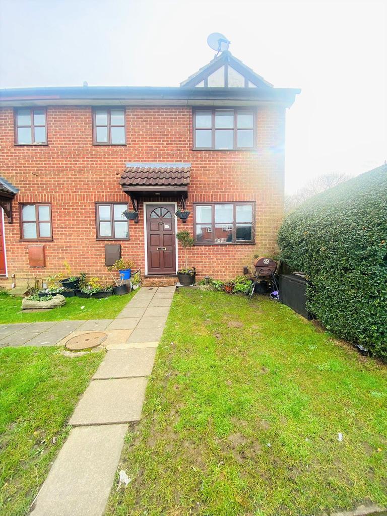 Prestwick Road, Watford WD19 1 bed terraced house £1,150 pcm (£265 pw)