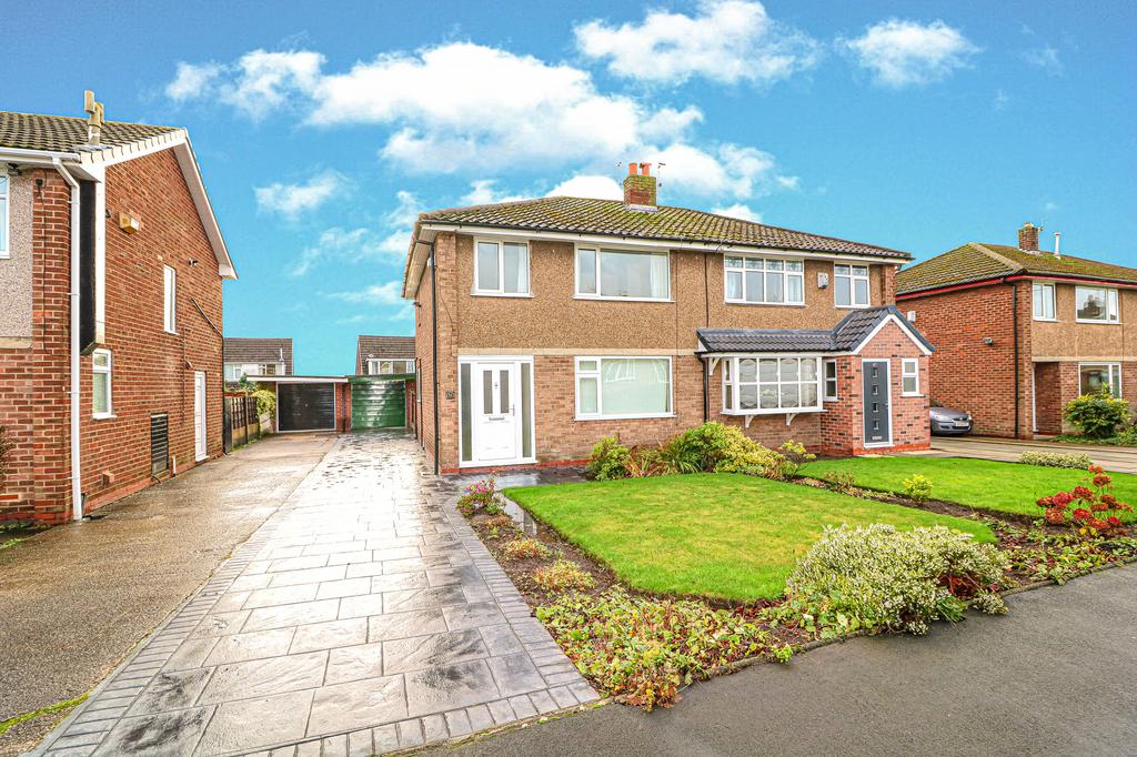 Glendale Road, Mosley Common... 3 bed semidetached house £950 pcm (£