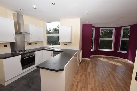 2 bedroom flat to rent, Bridgenorth Avenue, Urmston, Manchester, M41