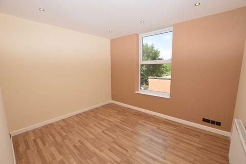 2 bedroom flat to rent, Bridgenorth Avenue, Urmston, Manchester, M41