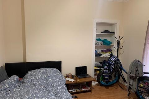 2 bedroom flat to rent - Bruce Street, Stirling Town, Stirling, FK8