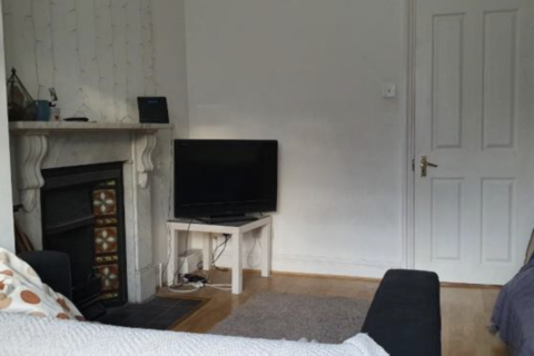 2 bedroom flat to rent, Coleridge Road, London N4