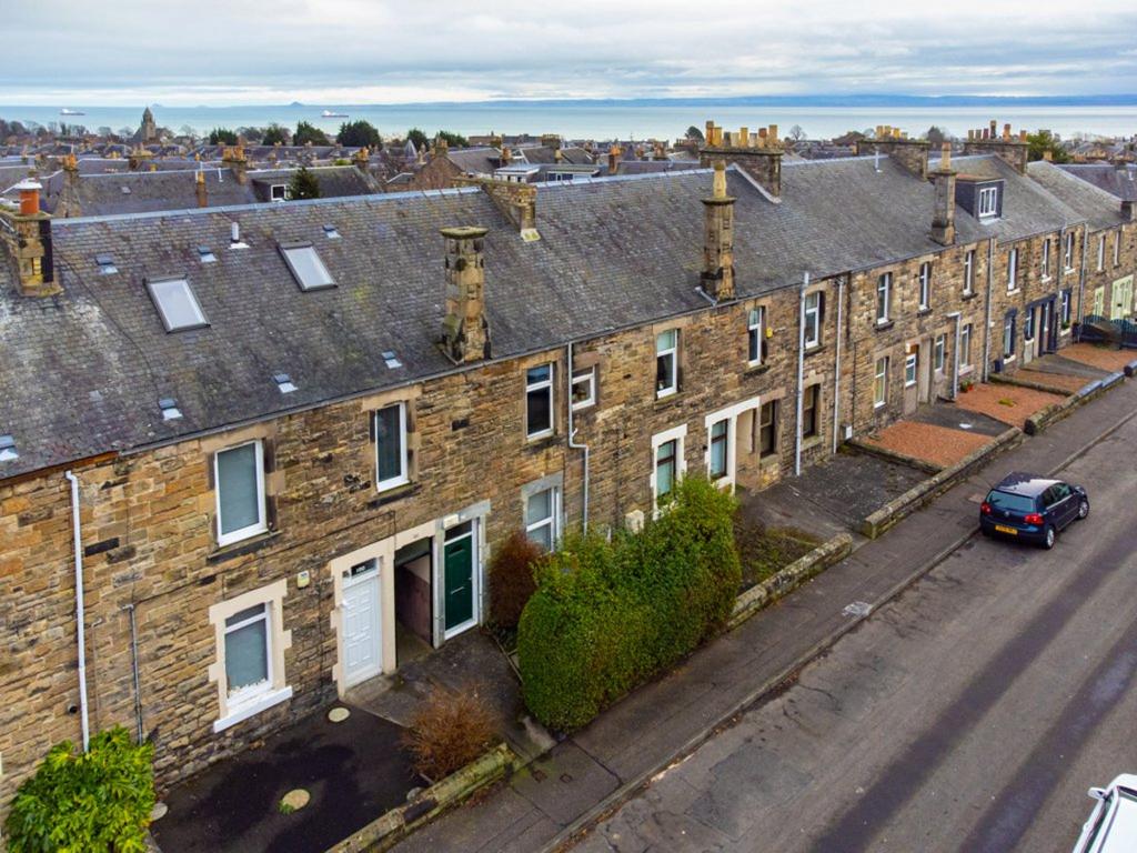 Salisbury Street, Kirkcaldy, KY2 2 bed flat £99,950