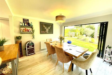 16 Avon Park, Ringwood, BH24 2AT
