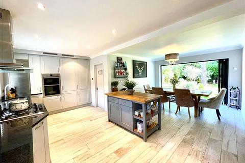 16 Avon Park, Ringwood, BH24 2AT