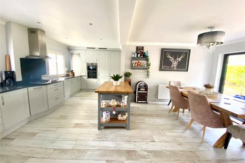 16 Avon Park, Ringwood, BH24 2AT