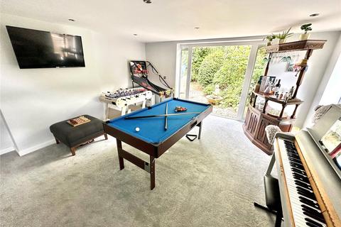 16 Avon Park, Ringwood, BH24 2AT