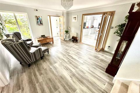 16 Avon Park, Ringwood, BH24 2AT
