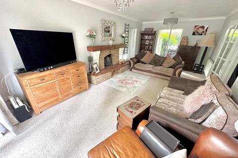 16 Avon Park, Ringwood, BH24 2AT